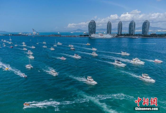 資料圖：航拍三亞眾多出海游玩的游艇回港。 駱云飛 攝